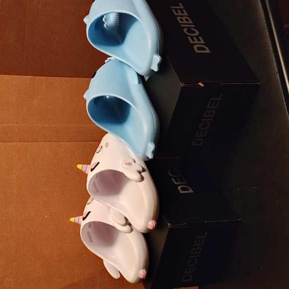 Slippers - Picture 3 of 5